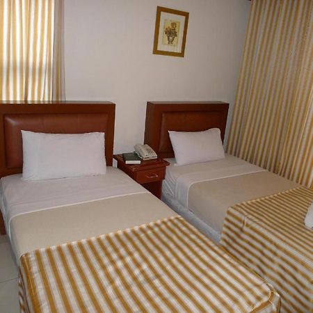 Hotel Cosmopolitan Baguio City Bagian luar foto