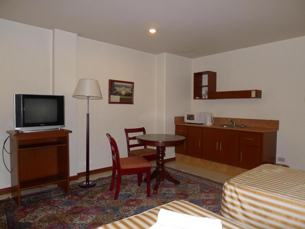 Hotel Cosmopolitan Baguio City Bagian luar foto
