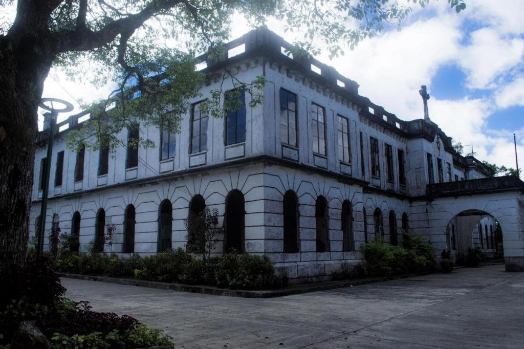 Hotel Cosmopolitan Baguio City Bagian luar foto